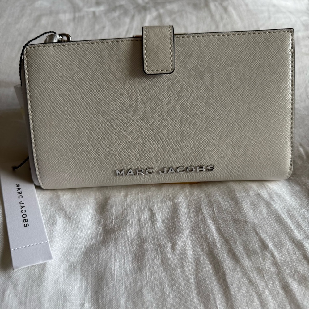 Marc Jacobs White Phone Wallet Wristlet
